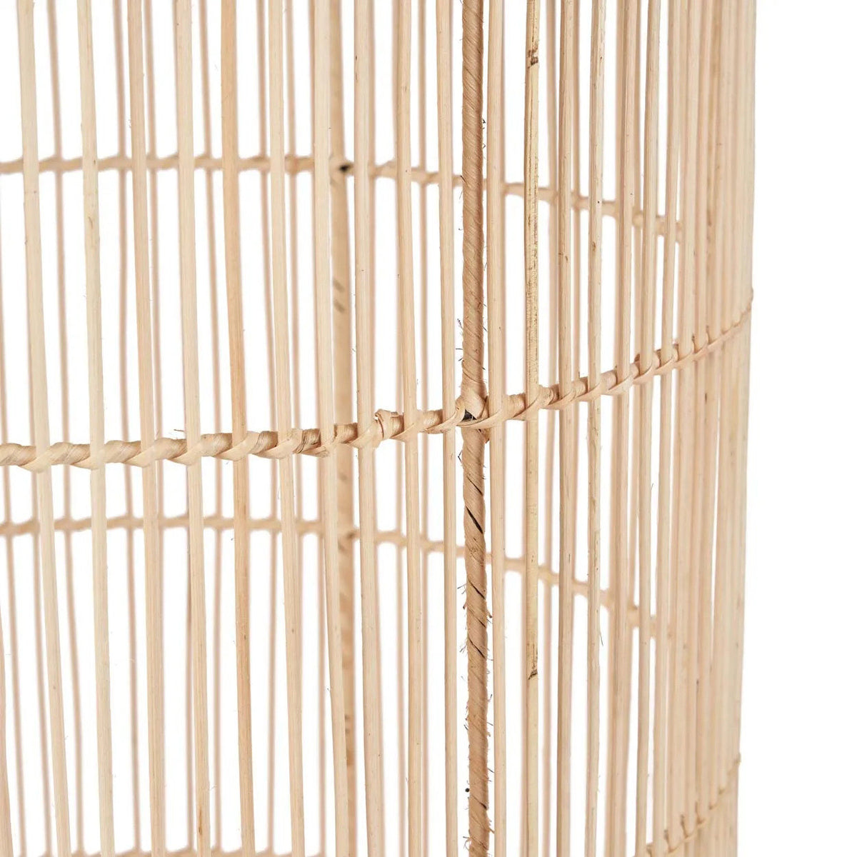 Gros plan sur les baguettes verticales et les cerclages horizontaux