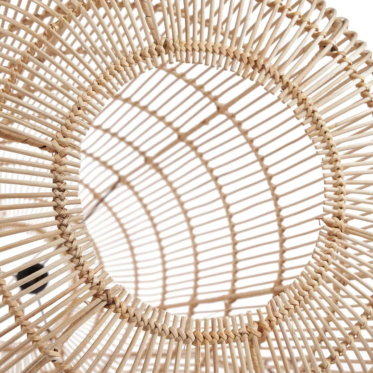 Intérieur de la suspension Bozelo vu du dessous, dôme tressé