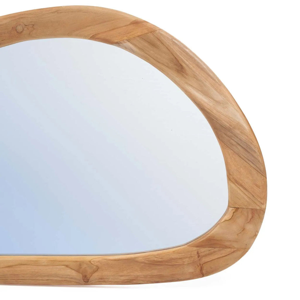 Miroir Organic taille XL vu à l'horizontale, courbe du cadre en teck