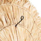 Détail du crochet métallique d'accroche au dos de la décoration murale Wanita
