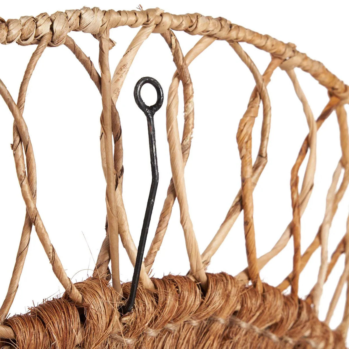 Détail du crochet métallique d'accroche au dos du miroir Montezuma