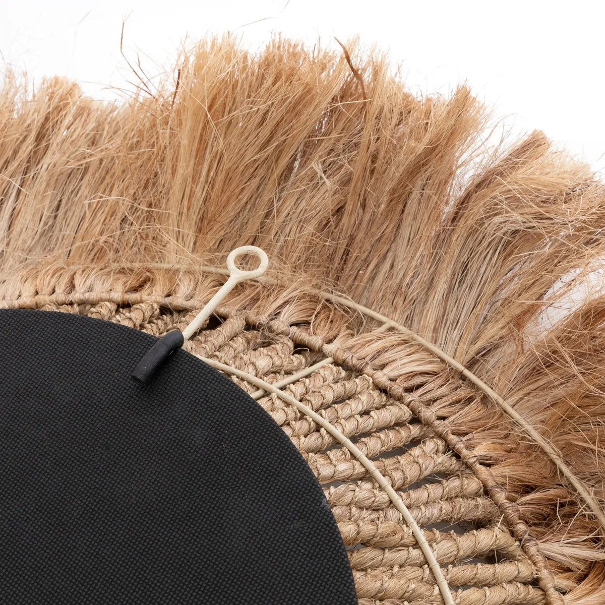 Dos du miroir Salomon : panneau noir, renfort de cadre et boucle d'accroche métallique