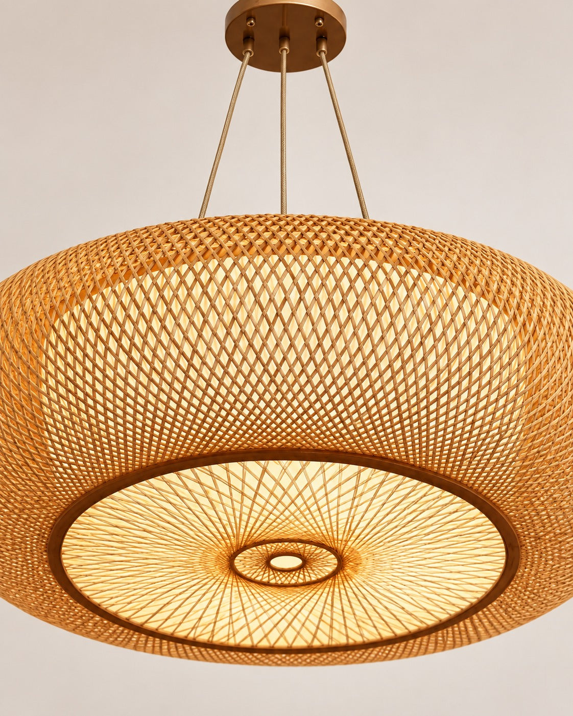 Détail du diffuseur en rosace de la suspension Auréa