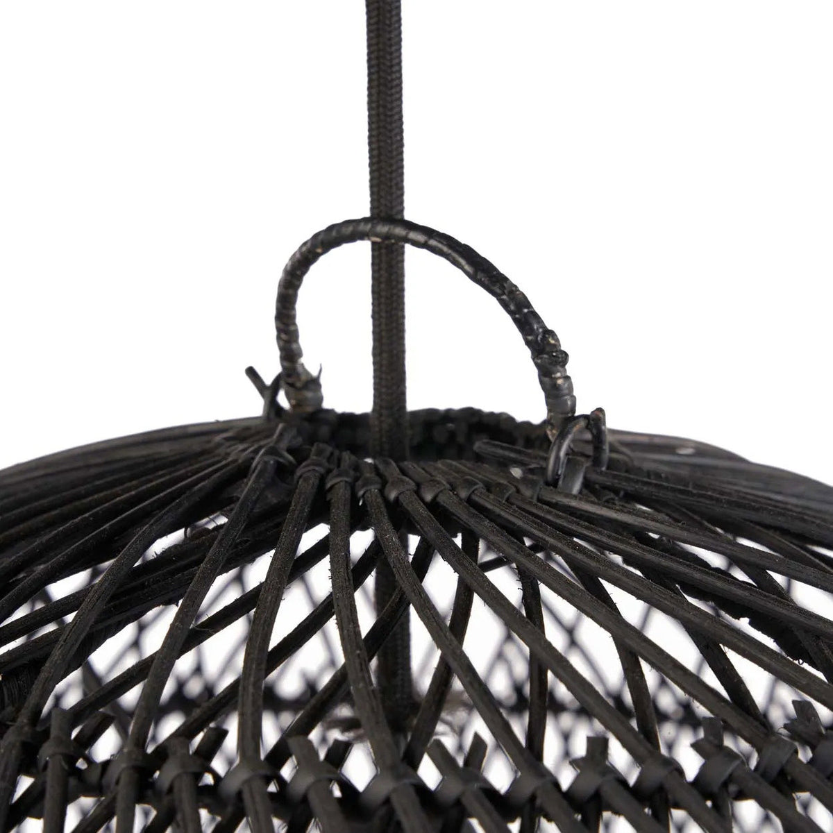 Détail de la partie haute de l'abat-jour Bulle et de son arceau tressé