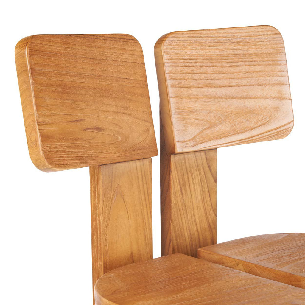 Détail du double dossier en teck du tabouret Sama Sama et de son assise