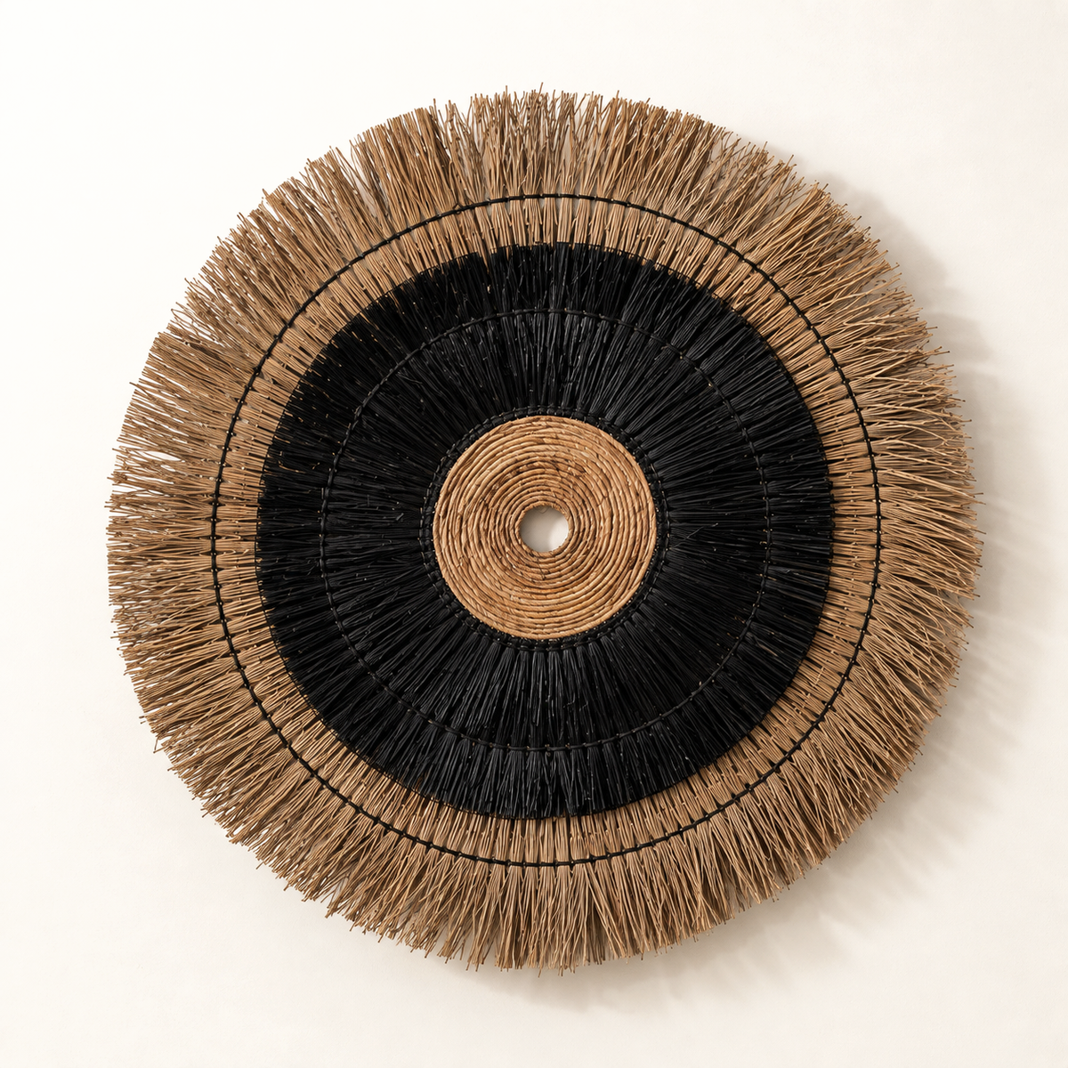 Décoration murale Amazonia en fibres naturelles sur fond ivoire