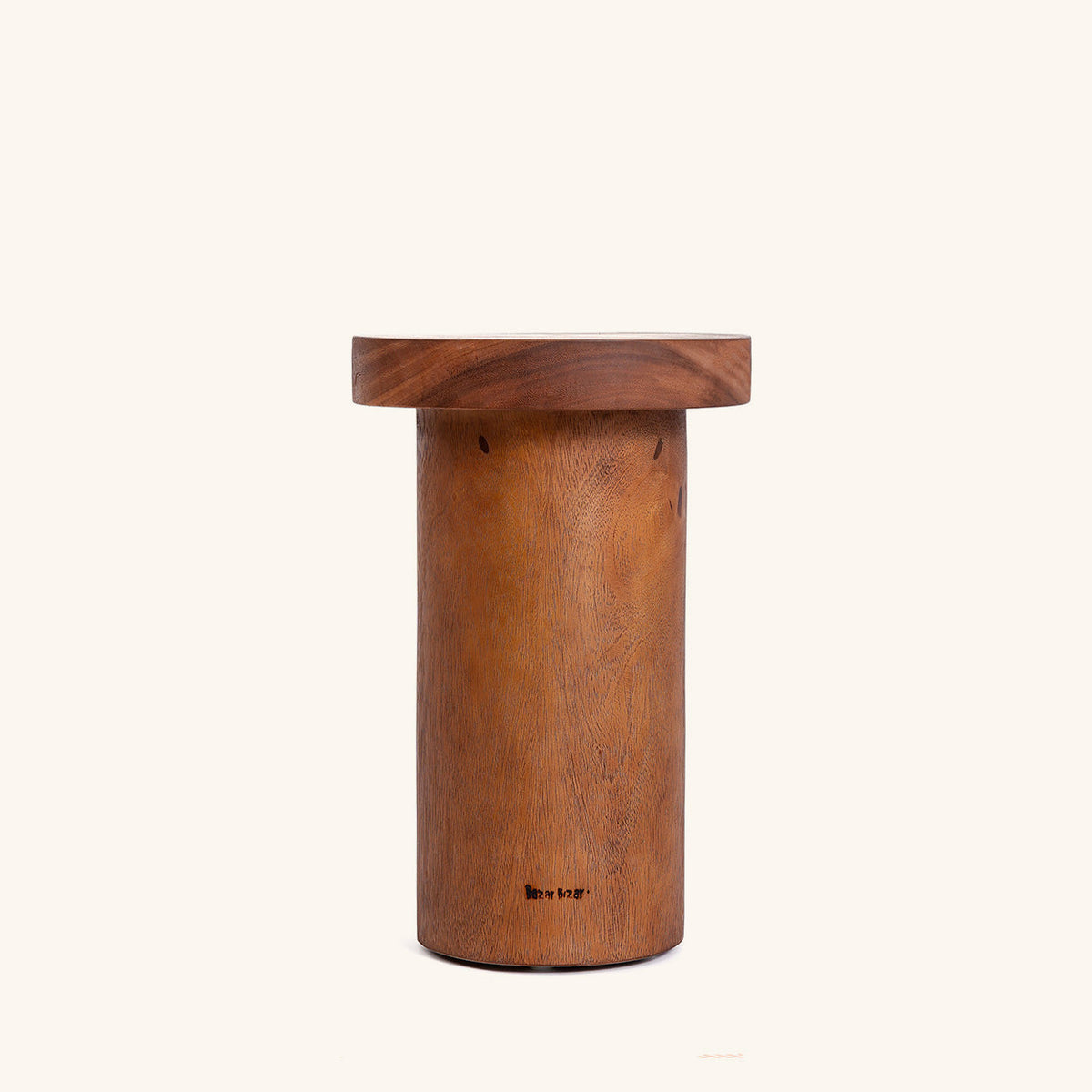 Table d'appoint Inti en teck massif, fût cylindrique et plateau rond, vue de face