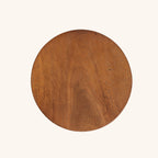 Plateau rond en teck de la table d'appoint Inti vu du dessus
