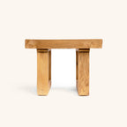 Table d'appoint en teck récupéré vue de face