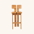 Tabouret de bar Sama Sama vu de face, montants verticaux traversant l'assise
